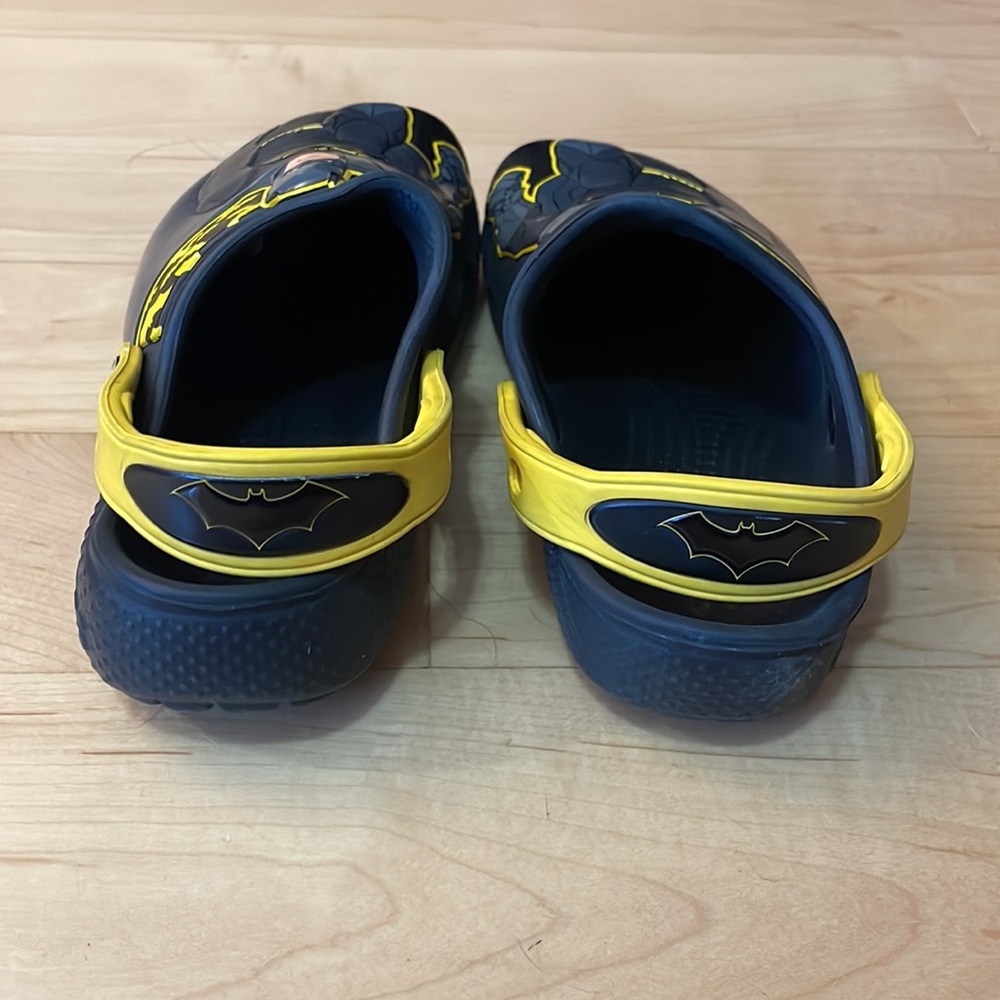 Batman Crocs - Picture 3 of 7